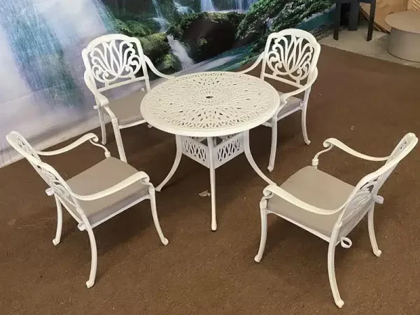 פינת אוכל קפרי כולל 4 כסאות